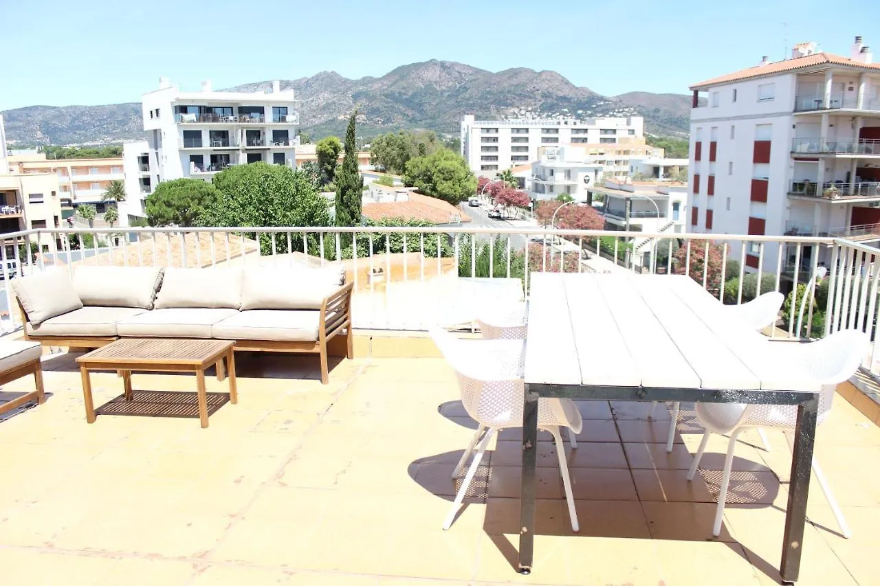 Appartement Beautiful Loft, Huge Sunny Terrace, View Over The Beach And Sea à Roses 0*,  Espagne