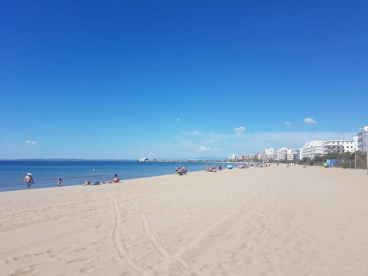 Appartement Beautiful Loft, Huge Sunny Terrace, View Over The Beach And Sea à Roses