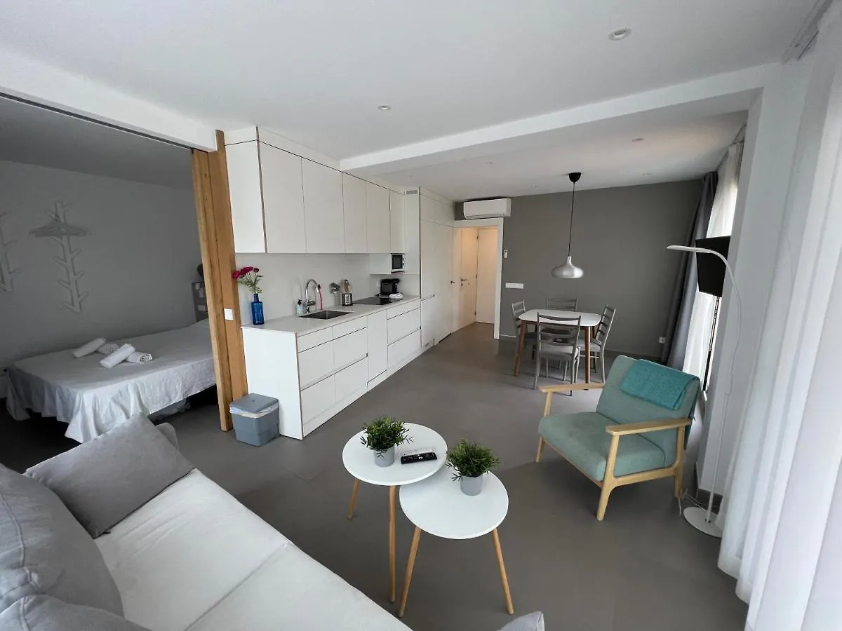 Beautiful Loft, Huge Sunny Terrace, View Over The Beach And Sea Roses Apartment