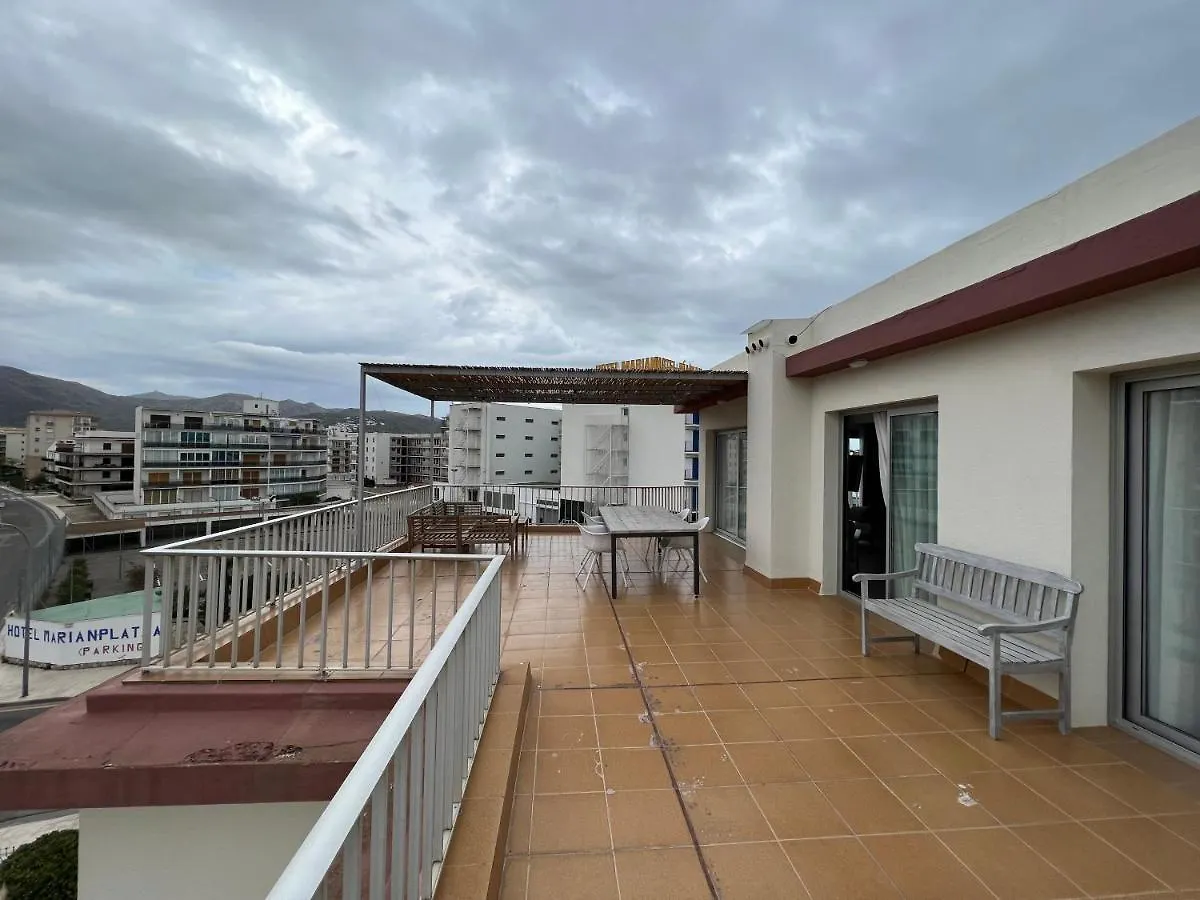 Apartment Beautiful Loft, Huge Sunny Terrace, View Over The Beach And Sea Roses Spain
