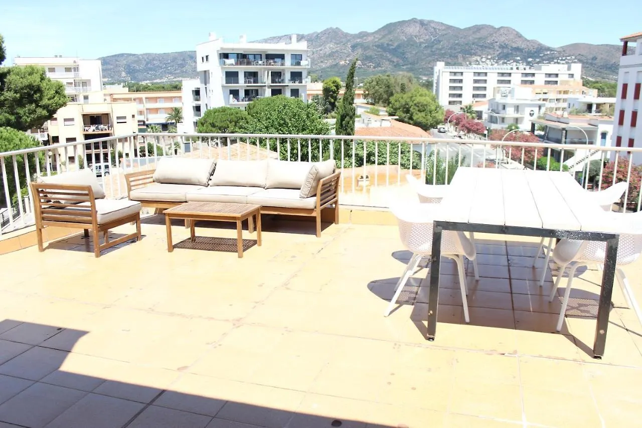 Beautiful Loft, Huge Sunny Terrace, View Over The Beach And Sea Rosas